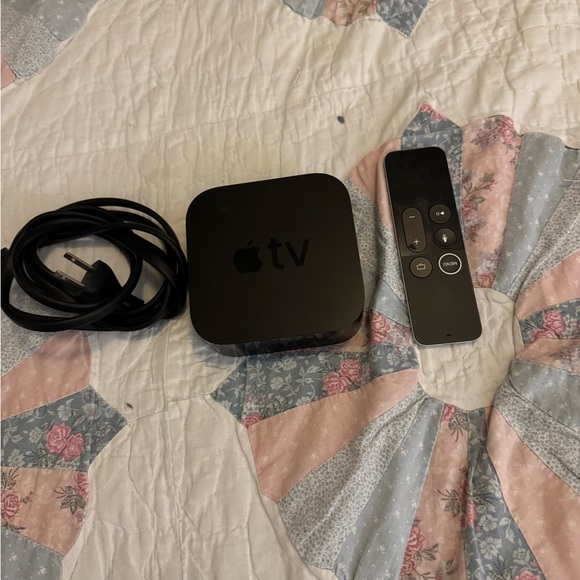 4K 64GB Apple TV - Picture 1 of 3